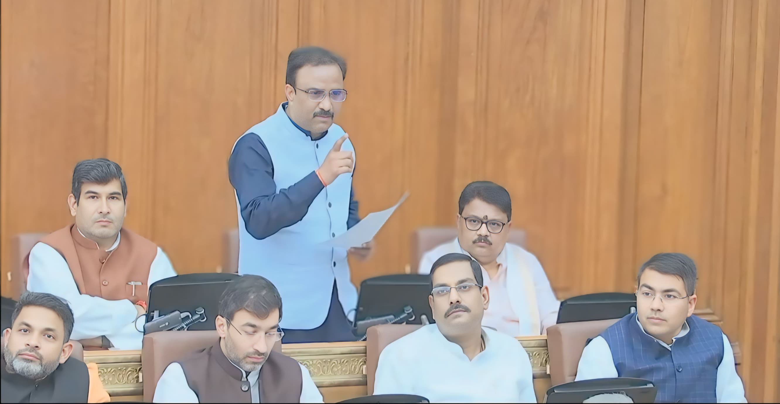 विधान परिषद में मुकेश शर्मा का संबोधन: उत्तर प्रदेश में हर क्षेत्र में हो रही प्रगति